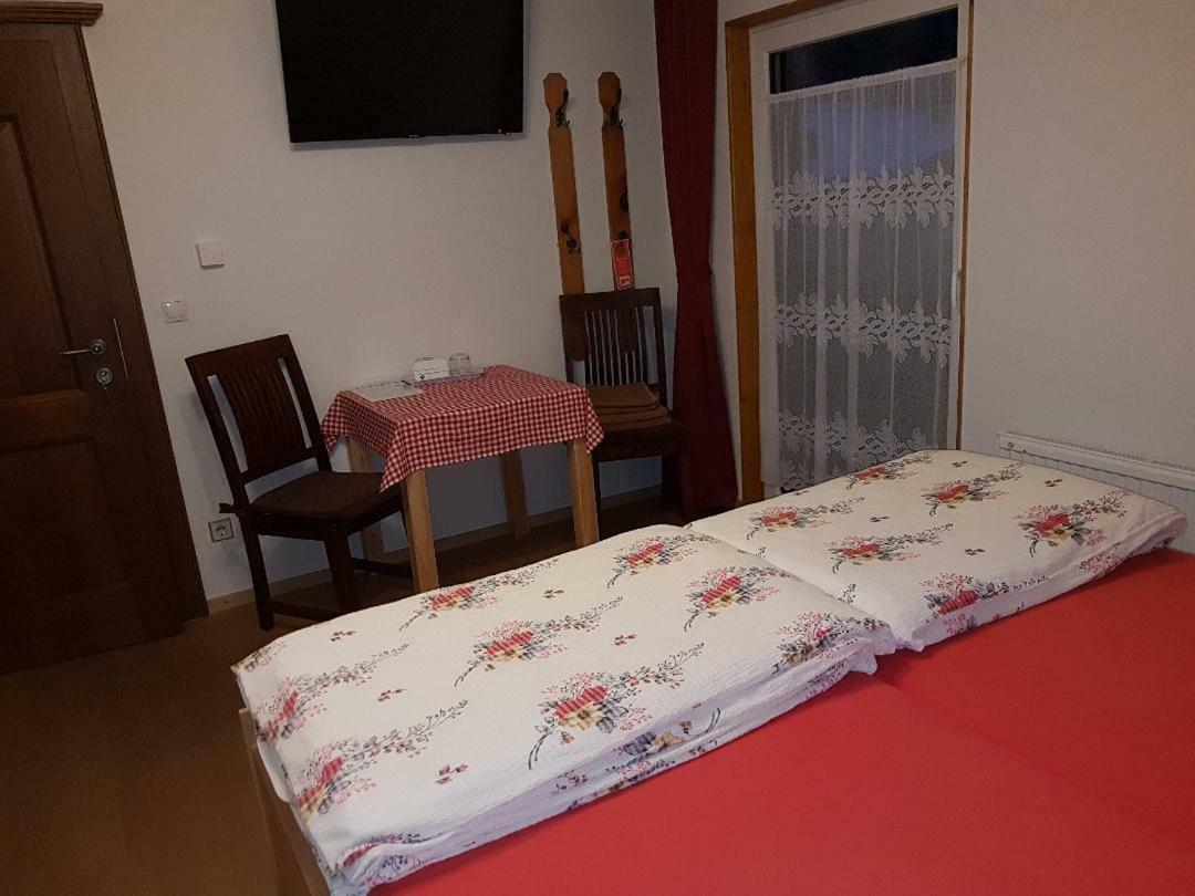 לונגוץ Pension Haus Rohrmoser מראה חיצוני תמונה